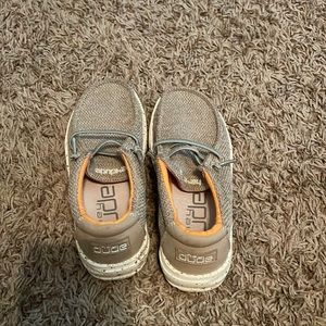 Boys Hey dude. Size 12.